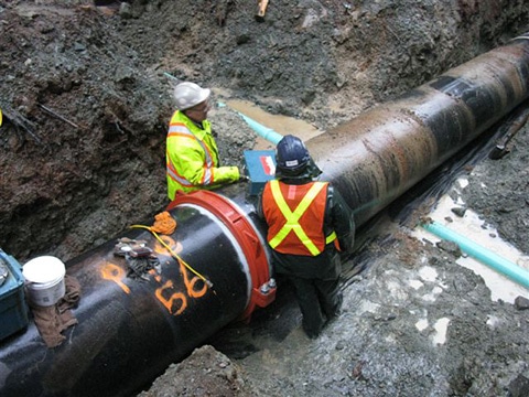 Two installers addressing the pipeline layout