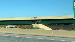 Colonne montante de protection incendie et colliers flexibles Victaulic choisis pour le projet de pont et de piliers de l'autoroute Interstate-4