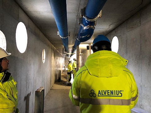 Alvenius-Ingenieure bei der Auswertung der Wasserleitung über ihnen