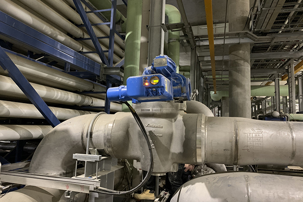 Plug valve installation at Keppel Marina East Desalination Plant