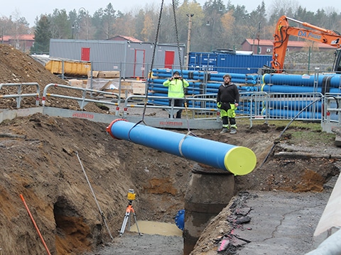 Alvenius pipe spool being lowered into buried area