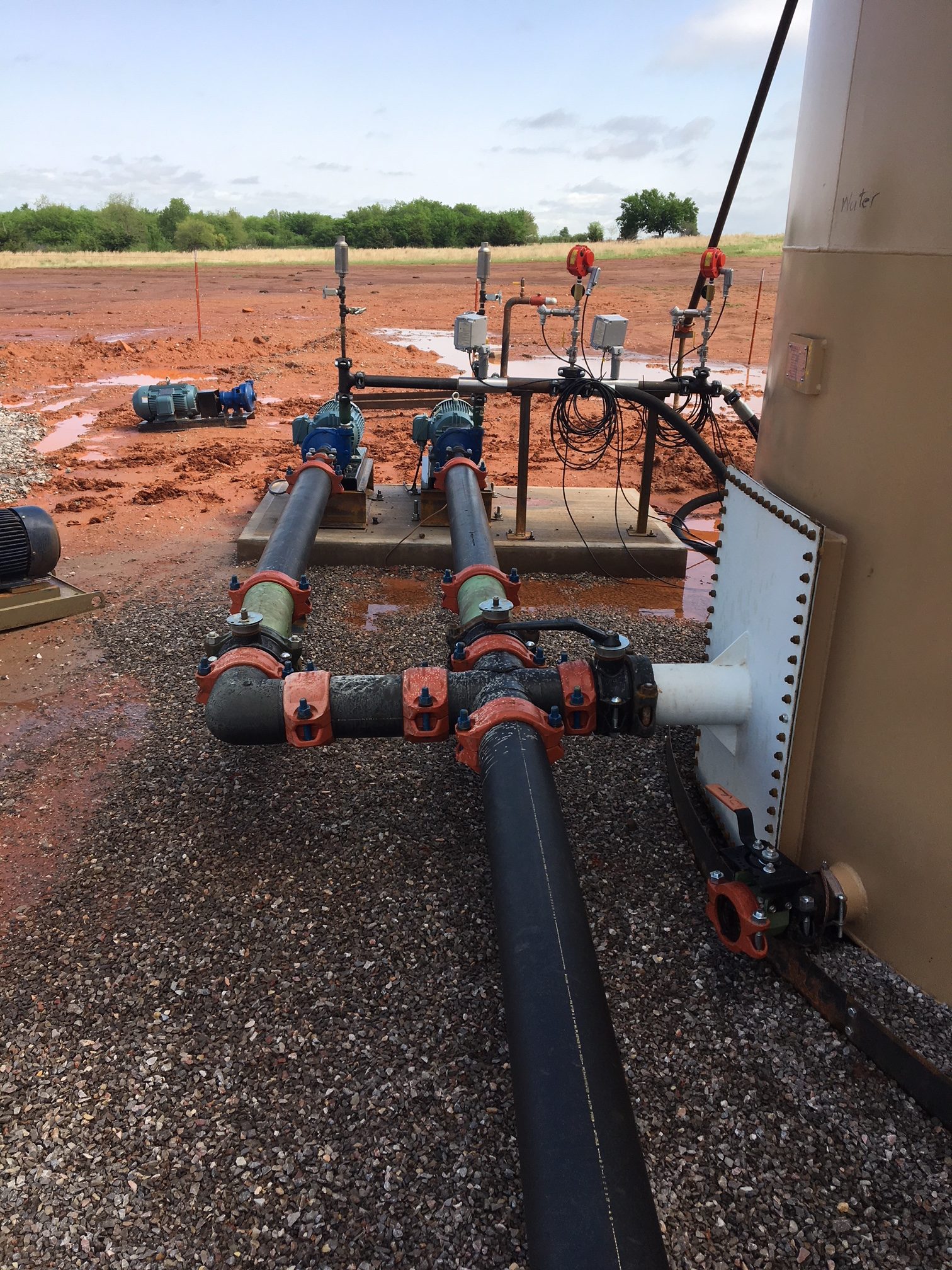 Soluciones de sistemas de HDPE instalados en la batería de tanques de Oklahoma