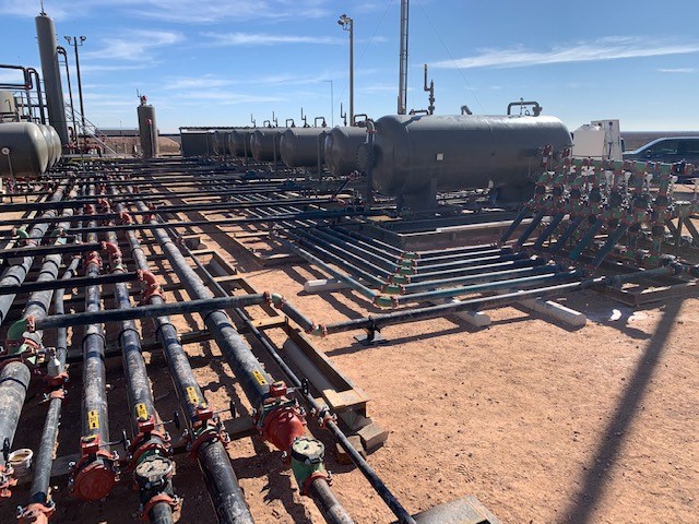 Internally plastic coated pipeline and joining installation