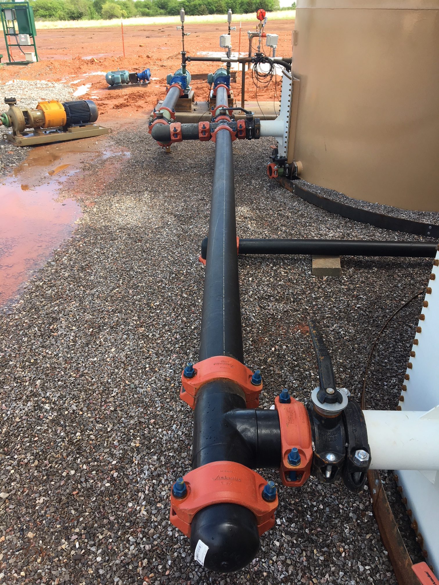 安装在俄克拉荷马州油罐区的高密度聚乙烯（HDPE）系统解决方案