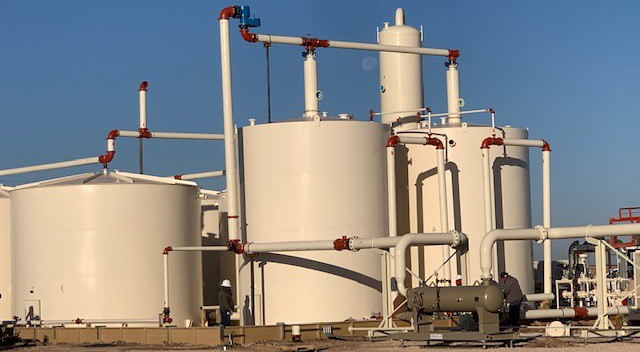 Proyecto de instalaciones de producción de petróleo y gas en dirección contraria al flujo
